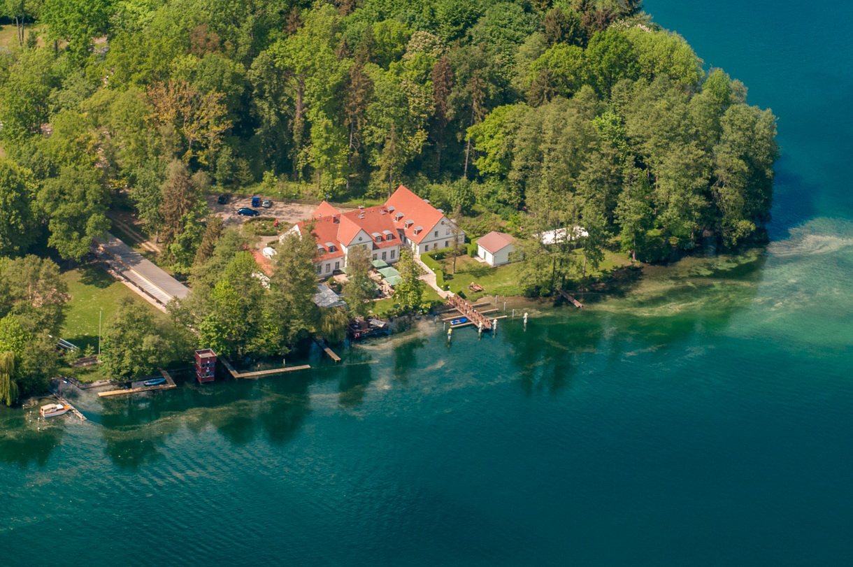Café Wildau am Ufer des Werbellinsees von oben